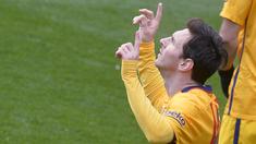 Pemain Barcelona, Lionel Messi merayakan golnya ke gawang Eibar pada laga pekan ke-28 La Liga Spanyol 2015-2016 di Stadion Municipal de Ipurua, Minggu (6/3/2016) malam WIB. (REUTERS/Vincent West)