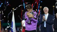 Rafael Nadal merayakan kemenangan atas Daniil Medvedev pada final AS Terbuka 2019 di Arthur Ashe Stadium, Minggu (8/9/2019) atau Senin pagi WIB. (AFP/Matthew Stockman)