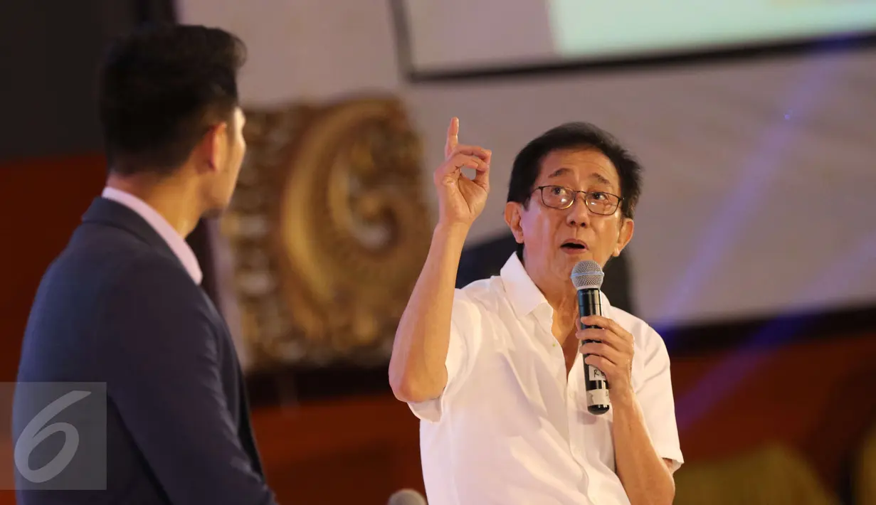 Direktur Marketing PT Sido Muncul Irwan Hidayat memberikan kiat-kiat yang tentunya bermanfaat bagi para peserta Emtek Goes To Campus (EGTC) 2017 di Universitas Negeri Malang, Kamis (4/5).(Liputan6.com/Helmi Afandi)