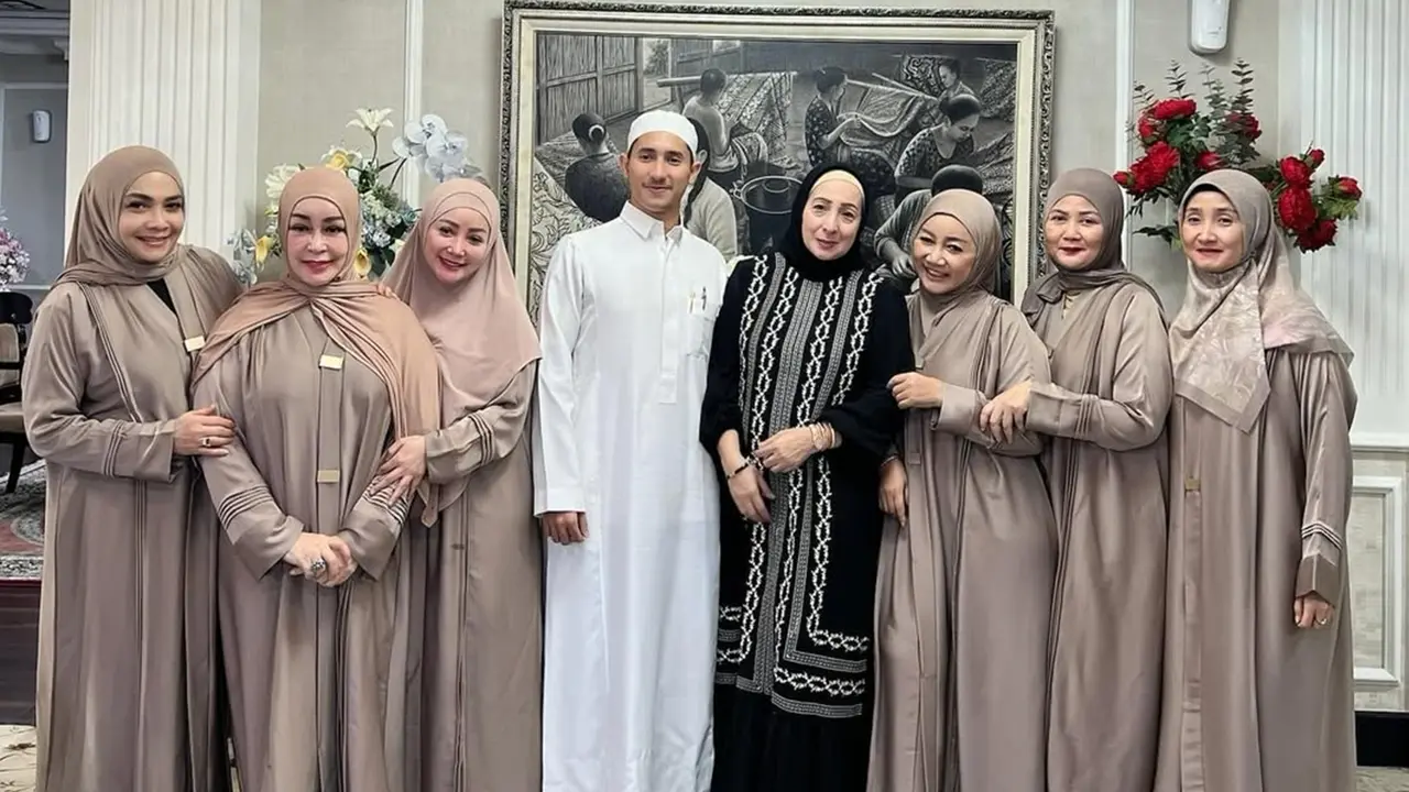 6 Potret Rieta Amilia dan Geng Artis Peringati Nisfu Syaban, Kompak Pakai Gamis