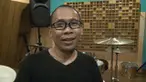 Salah satu master hipnotis indonesia Ferdian mencoba merambah dunia musik dengan membentuk Ferdian and Friends bersama teman-temannya sesama musisi dari bandung.