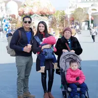 Donita dan Adi Nugroho liburan ke Korea Selatan bersama keluarga (Dok.Instagram/@donitabhubiy/https://www.instagram.com/p/BpY_k2mgh6P/?hl=en&taken-by=donitabhubiy/Komarudin)