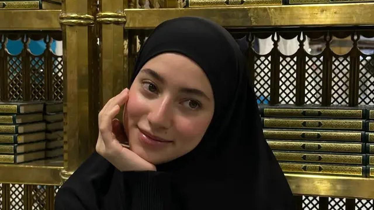 7 Pesona Ameera Khan Wanita Malaysia Kekasih Jefri Nichol, Model Internasional
