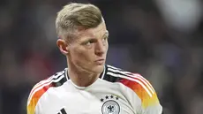 Pemain Jerman, Toni Kroos, saat melawan Prancis pada laga persahabatan di Stadion Groupama, Minggu (24/3/2024). jerman menang dengan skor 2-0. (AP Photo/Laurent Cipriani)