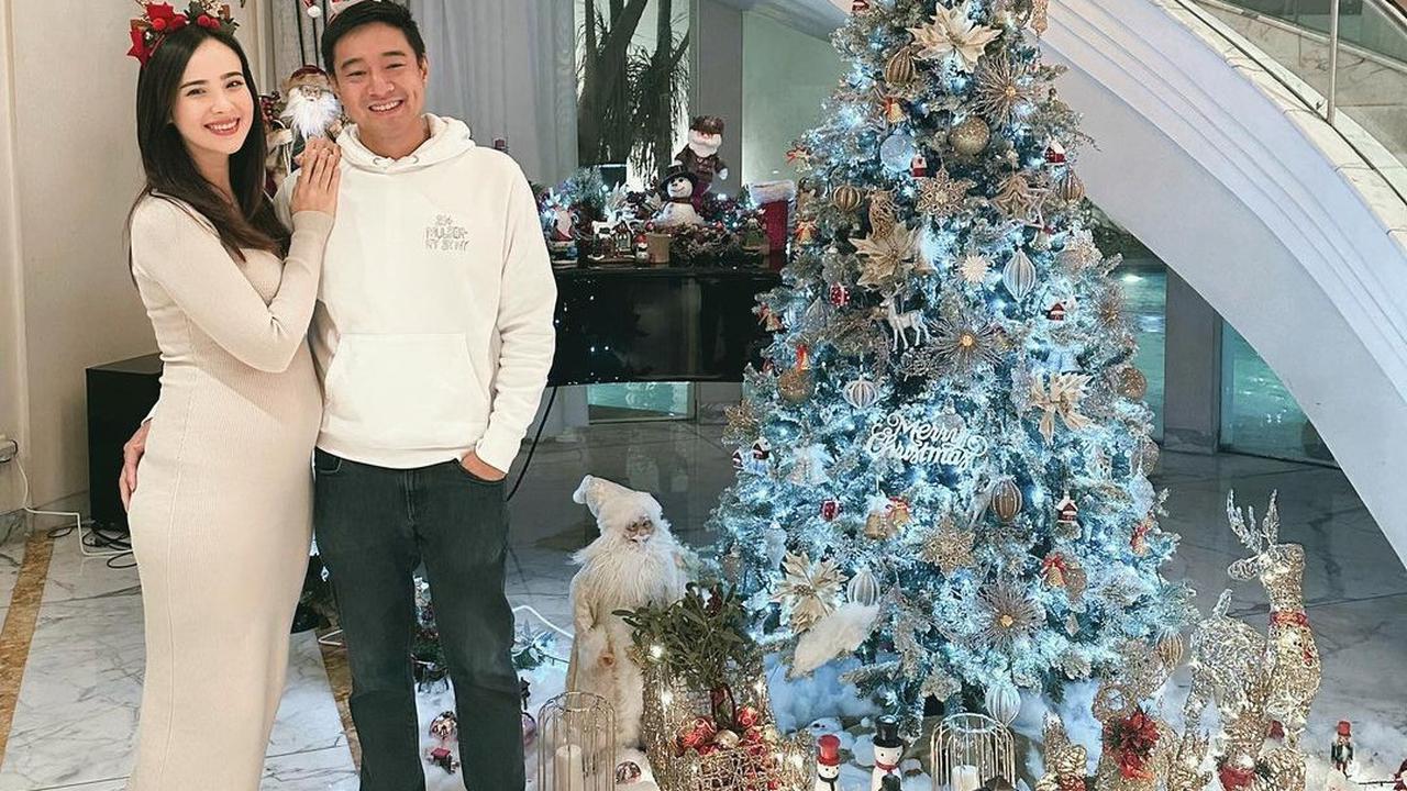6 Gaya Seleb Perdana Rayakan Natal sebagai Suami Istri di 2023, Jessica Mila-Yakup Hasibuan hingga Pamela Bowie-Armand Gunawan