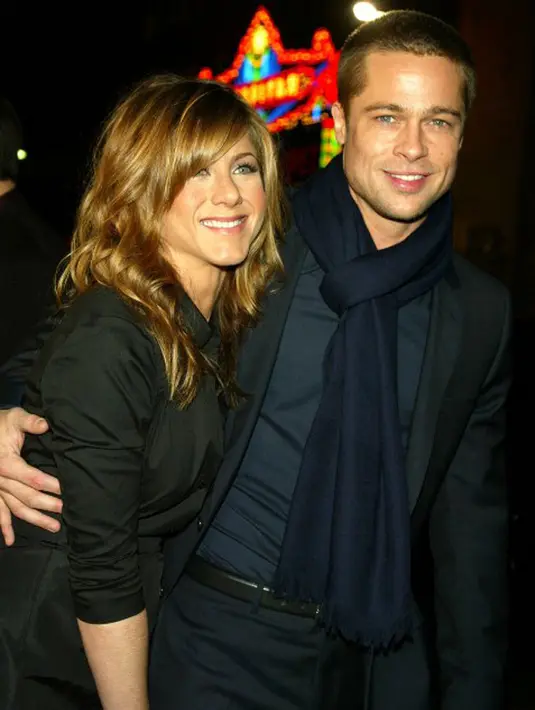 Brad Pitt dan Jennifer Aniston mengakhiri hubungan rumah tangga mereka di tahun 2005. Di mana setelah itu Pitt memiliki hubungan spesial dengan Angelina Jolie. (AFP/Bintang.com)