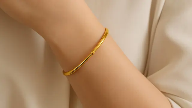 Model Gelang Emas untuk Usia 40 Tahun (created by AI)