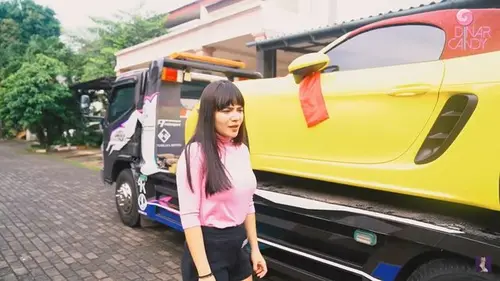 7 Momen Dinar Candy Dapat Kado Mobil Mewah dari Kekasih Ini Tuai Sorotan -  Hot Liputan6.com