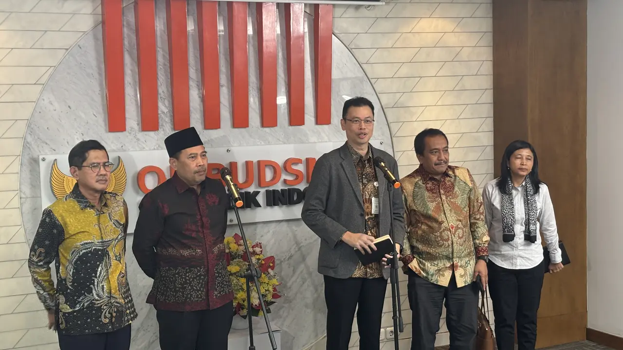 Konferensi pers terkait proses penjaringan anggota Ombudsman periode 2026-2031 di kantor Ombudsman, Jakarta, Jumat (11/7/2025). (Foto: Liputan6.com/Tira Santia)