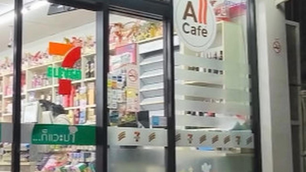 Anjing Moo Daeng Setia Tunggu Pemiliknya yang Telah Wafat di Depan Minimarket, Mirip Hachiko Jepang