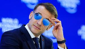 Presiden Prancis Emmanuel Macron saat menghadiri Pertemuan Tahunan World Economic Forum di Davos, Swiss, Selasa (20/1/2026). (Dok. AP/Markus Schreiber)