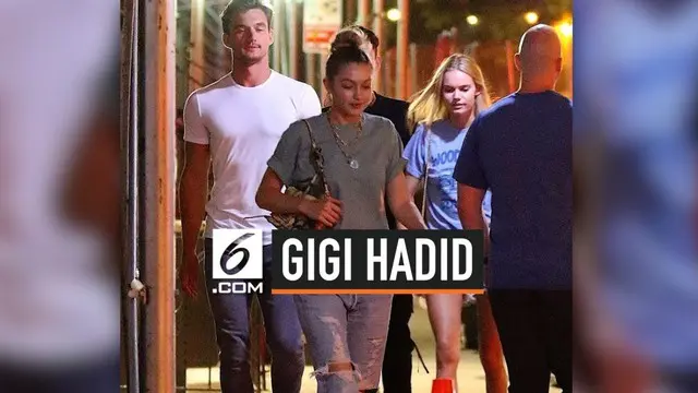 Gigi Hadid tertangkap kamera jalan bersama seorang pria. Pria tersebut adalah Tyler Cameron, seorang model dan berasal dari New York.