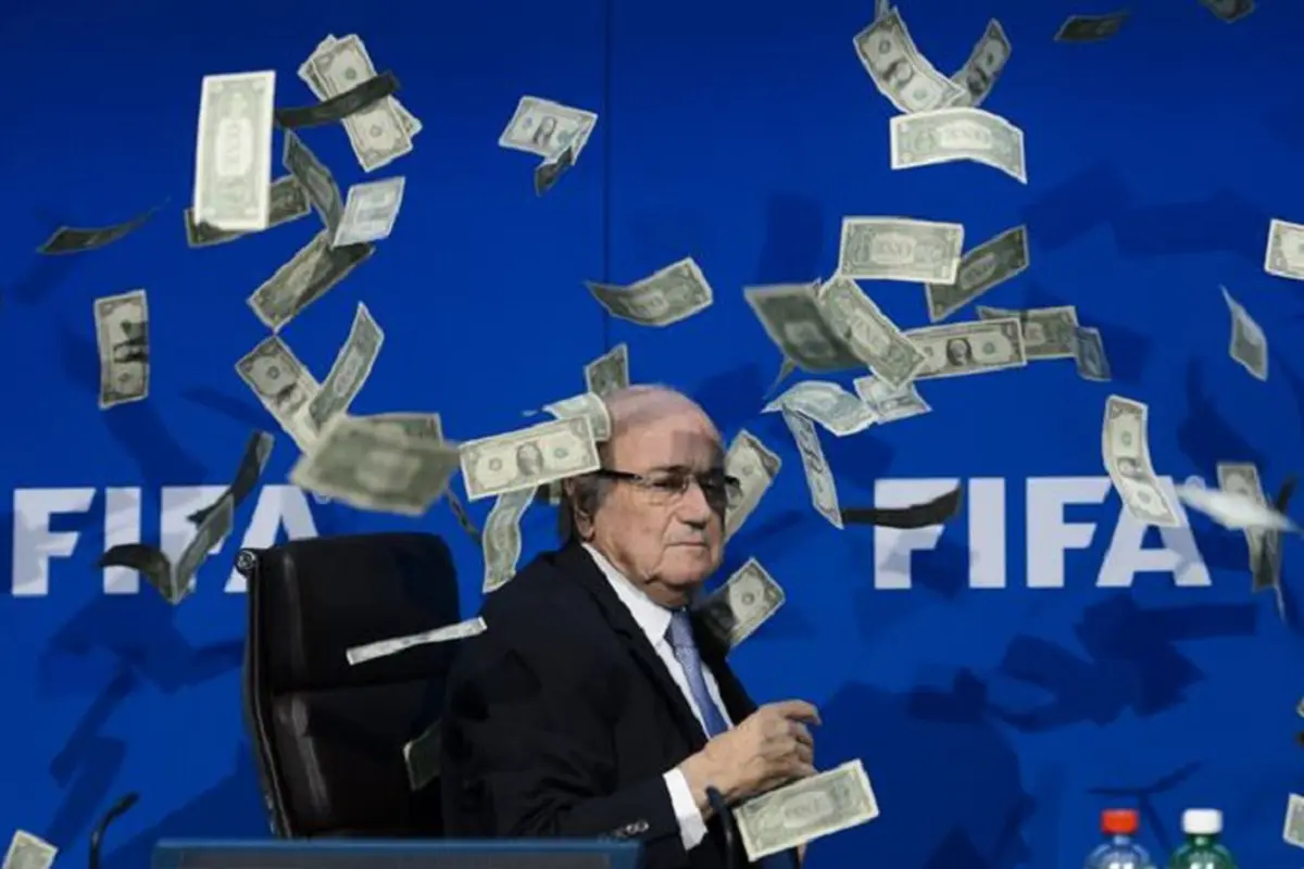 Sepp Blatter Dihujani Uang