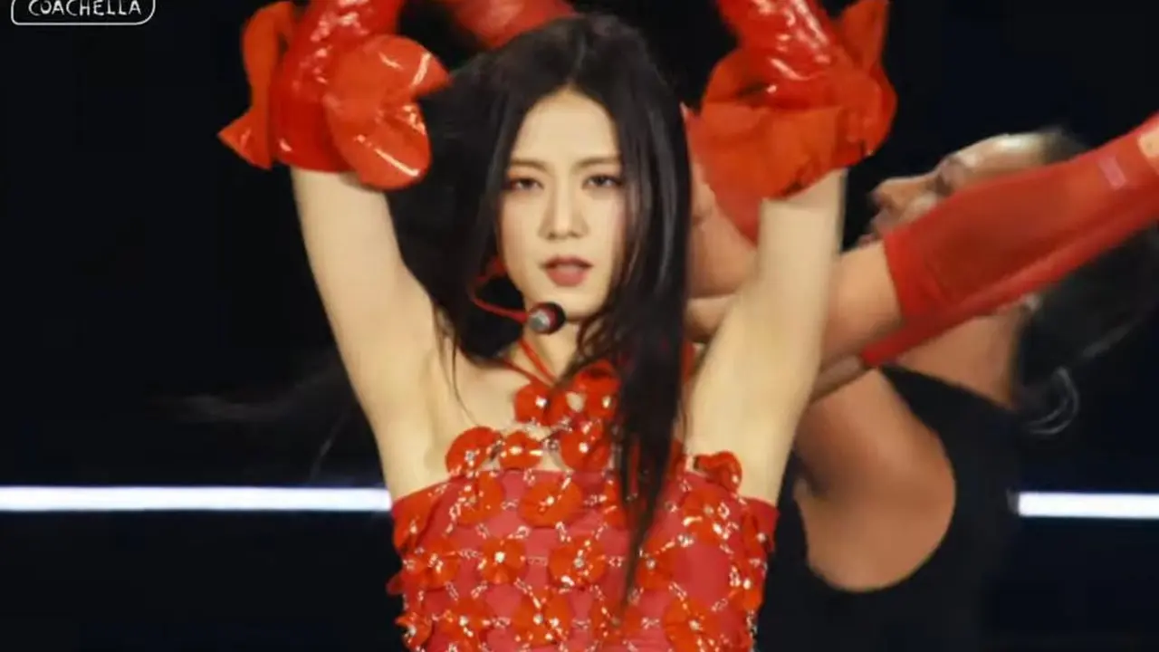 8 Gaya Keren BLACKPINK Jadi Artis K-Pop Pertama Tampil di Coachella sebagai Headliner