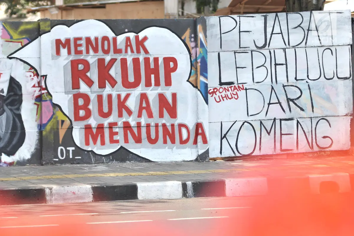 Mural Tolak RUU KUHP Terpampang di Rawamangun