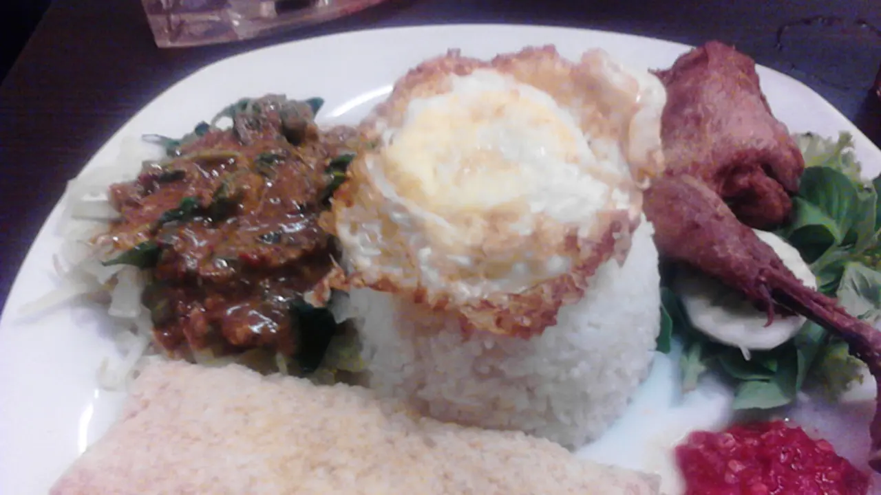 Nasi Pecel Favorit Sejak 10 Tahun Lalu