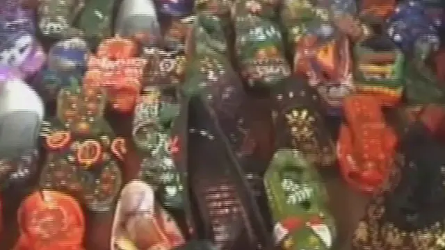 [VIDEO] Kreasi Warga Bali, Pohon Natal dari Sepatu