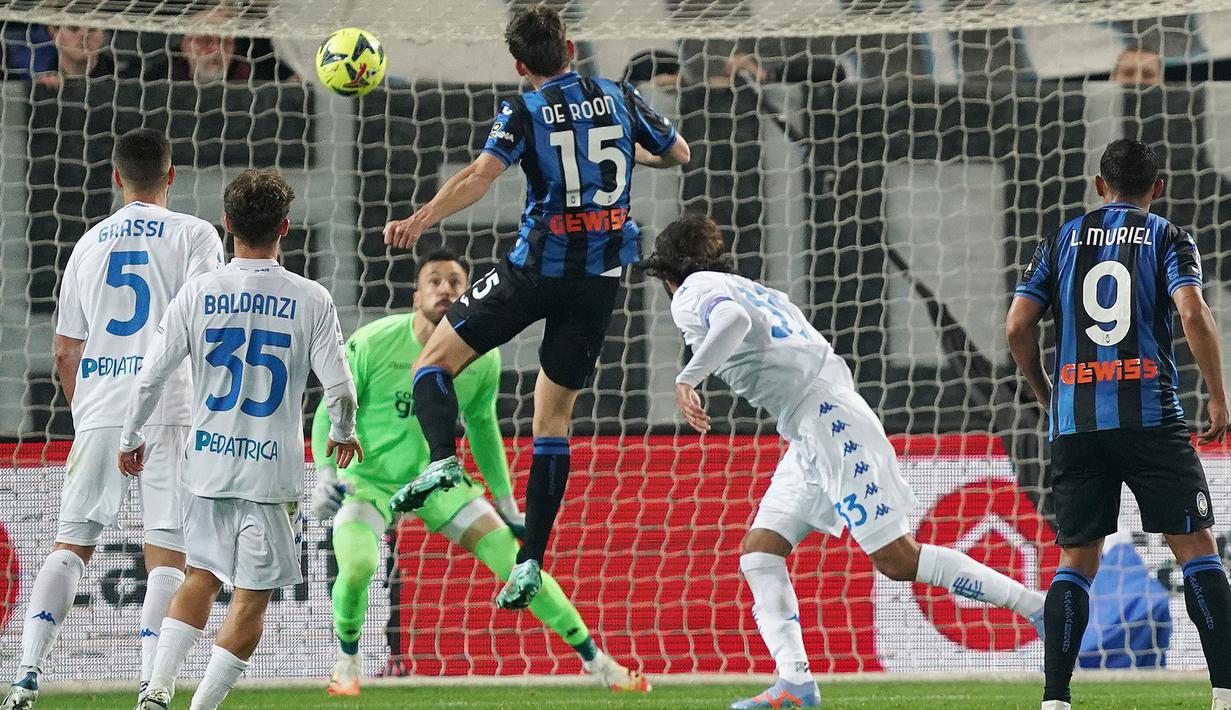 Atalanta mencetak gol lewat Marten De Roon (58’) dan Rasmus Hojlund (88’). (Spada/LaPresse via AP)