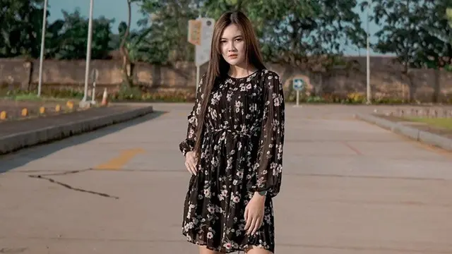 6 Potret Nella Kharisma Saat Pakai Dress simpel, Curi Perhatian