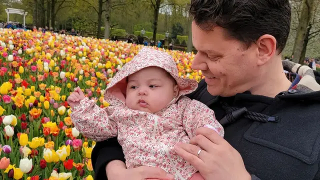 7 Momen Gracia Indri Ke Kebun Bunga Tulip Pertama Kali, Seru Bersama Suami dan Anak
