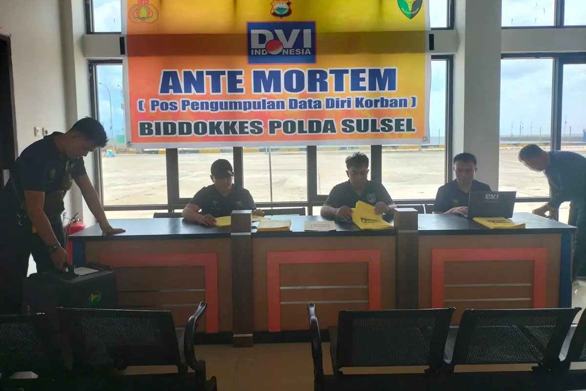 Tim Disaster Victim Identification (DVI) Bidang Kedokteran dan Kesehatan (Biddokkes) Polda Sulawesi Selatan mendirikan Pos Ante Mortem untuk Percepat Identifikasi Korban KM Nurul Salsa.