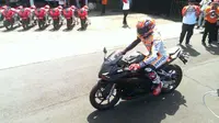 Aksi Marc Marquez menggeber Honda CBR250RR di Sirkuit Internasional Sentul (Rio Apinino/Liputan6.com)