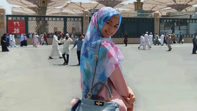 [Bintang] Didoakan Cepat Berhijab, Gaya Syar'i Citra Kirana Ini Bikin Terpana