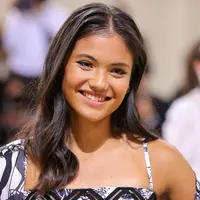 Emma Raducanu saat menghadiri The 2021 Met Gala Celebrating In America: A Lexicon Of Fashion di Metropolitan Museum of Art pada 13 September 2021 di New York City. (THEO WARGO / GETTY IMAGES NORTH AMERICA / GETTY IMAGES VIA AFP)
