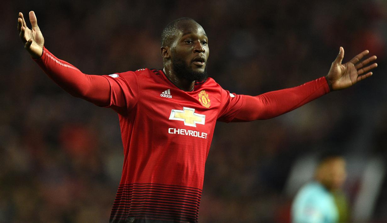 Romelu Lukaku. Striker Belgia berusia 28 tahun ini didatangkan Manchester United dari Everton pada 10 Juli 2017 dengan nilai transfer 90 juta pounds. Setelah 2 musim, ia hengkang ke Inter Milan. Dua musim di Inter, kini bersiap hijrah menuju Chelsea. (Foto: AFP/Oli Scarff)