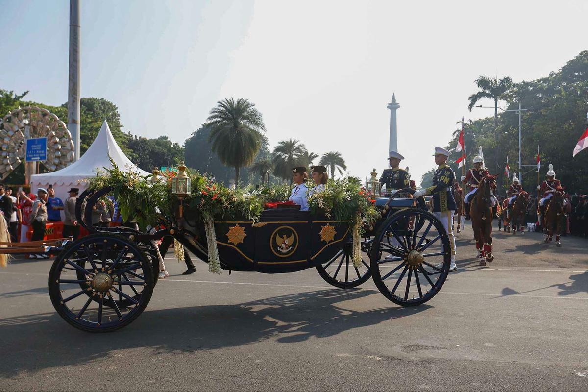 FOTO: Kirab Merah Putih Warnai HUT ke-80 RI di Jakarta