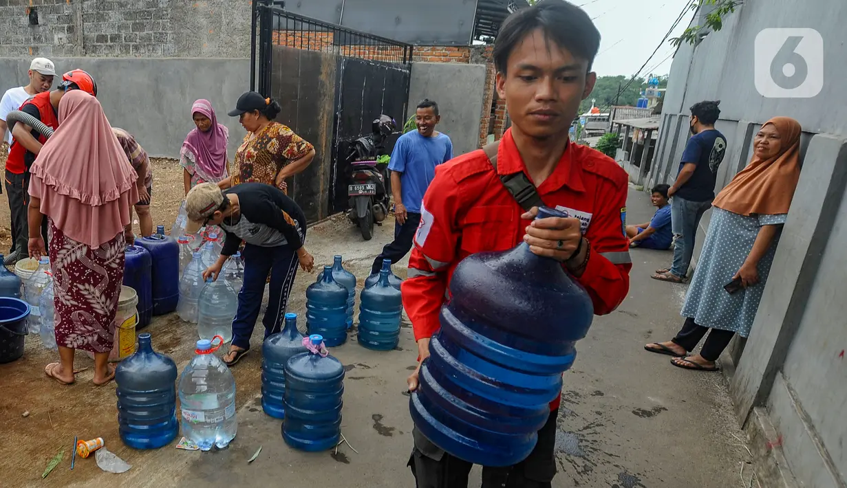 Krisis air bersih yang melanda Kota Depok terjadi di beberapa wilayah. (merdeka.com/Arie Basuki)
