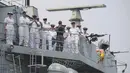 Ini menjadi kunjungan HMS Richmond yang kedua kalinya di Jakarta, sebelumnya kapal ini sempat bersandar pada Oktober 2021. Ketika itu, kru kapal tidak dapat turun ke darat karena pembatasan pandemi COVID-19. (AP/Tatan Syuflana)