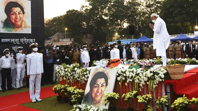 Pemakaman Mendiang Lata Mangeshkar. (Press Information Bureau via AP)