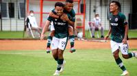 Striker andalan Persikabo 1973, Dimas Drajad, kala merayakan gol yang dicetaknya dalam lanjutan BRI Liga 1 2021/2022. (Bola.com/Nandang Permana)