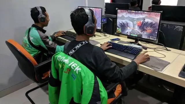 8 Tingkah Kocak Driver Ojek Online Kalau Lagi Tidak Ada Orderan