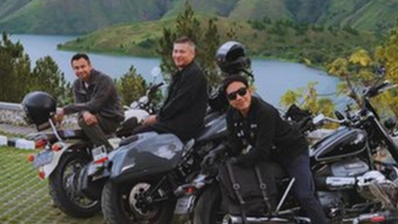 Potret The Dudas Minus One Keliling Sumatera Utara, Main Jet Ski Hingga Nikmati Keindahan Alam Touring Pakai Moge