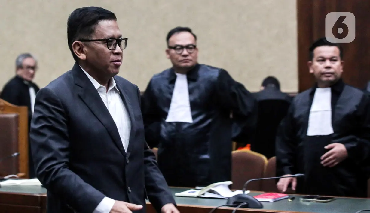 Hasto Kristiyanto diduga menghalangi penyidikan dengan cara memerintahkan Harun Masiku melalui Nur Hasan, penjaga Rumah Aspirasi, untuk merendam telepon genggam ke dalam air setelah kejadian operasi tangkap tangan KPK terhadap anggota KPU periode 2017-2022 Wahyu Setiawan. (Liputan6.com/Herman Zakharia)