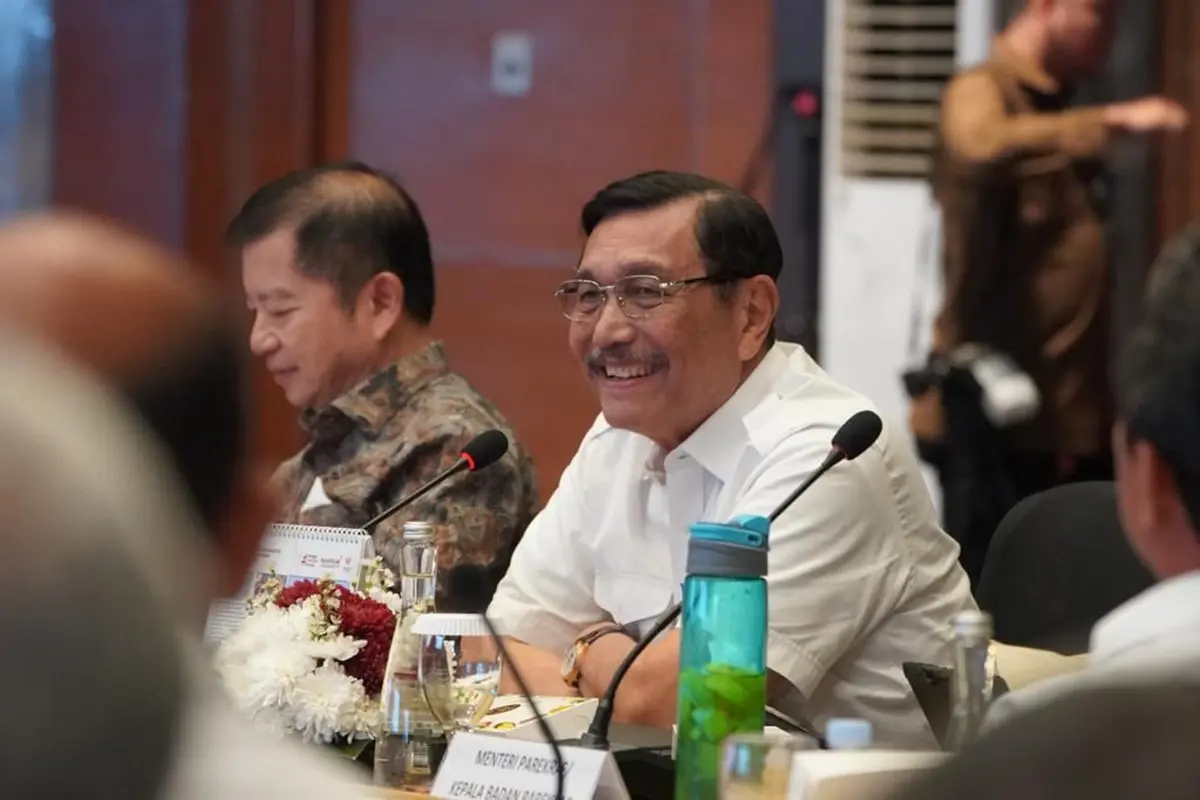 Menteri Koordinator Bidang Kemaritiman dan Investasi (Menko Marves) Luhut Binsar Pandjaitan menghadiri Rakor Program Kerja 2023-2024 di Kantor Kementerian Pariwisata dan Ekonomi Kreatif (Kemenparekraf). (Kemenko Marves)