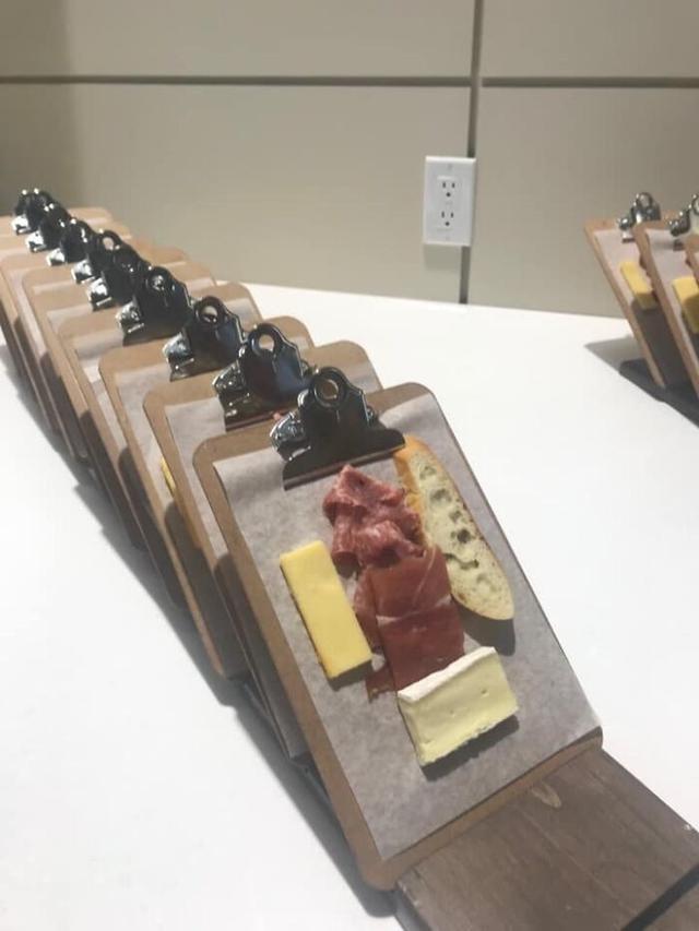 10 Potret Penyajian Makanan Nyeleneh di Restoran, Bikin Bingung Pelanggan