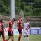 Pemain Bali United, Lerby Eliandry tampak menangis usai mencetak gol ke gawang mantan timnya, Borneo FC dalam lanjutan BRI Liga 1 2021/2022. (Bola.com/Maheswara Putra)