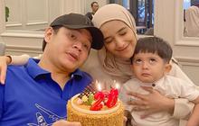 Potret Nadya Mustika Rayakan Momen Ultah Suami Bersama Baby Syaki, Sweet Banget!