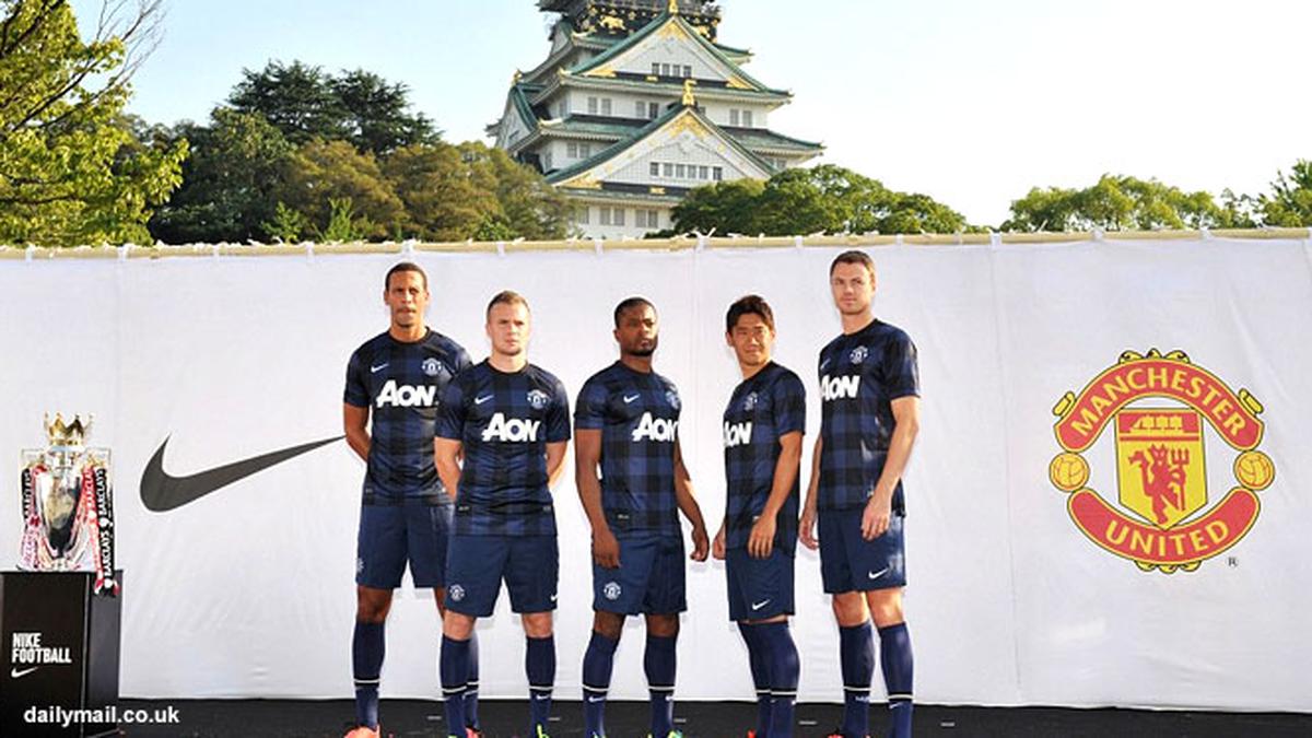 MU Pamerkan Jersey Tandang di Jepang Bola