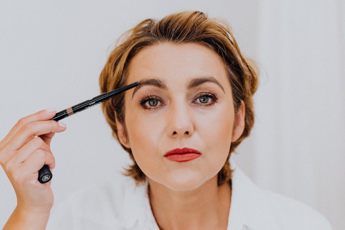 Ilustrasi Makeup Alis