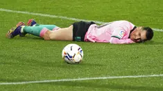 Wajah bahagia begitu terpancar dari sang mega bintang Barcelona, Lionel Messi, usai membawa timnya menaklukkan Real Valladolid pada lanjutan Liga Spanyol, Rabu (23/12/2020). (Cesar Manso/Pool via AP)