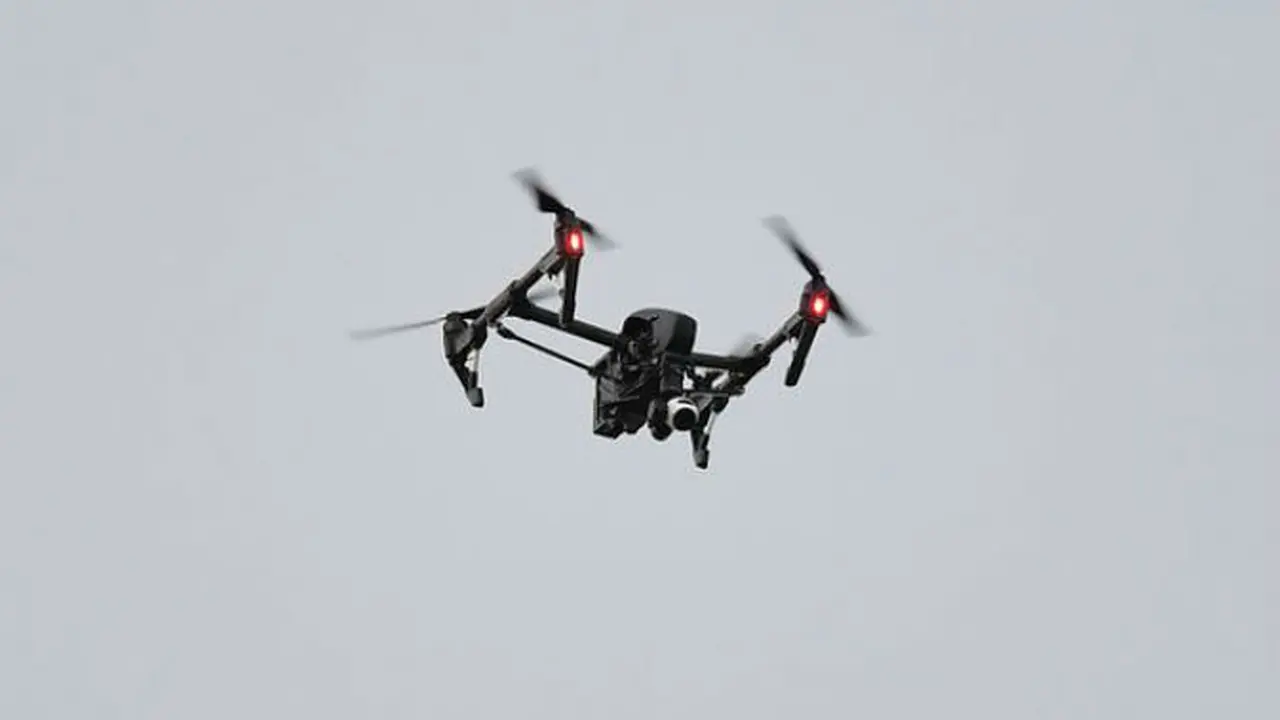 Drone yang melintas di atas Stadion John Smith sempat mengganggu jalannya laga Liverpool Vs Huddersfield 