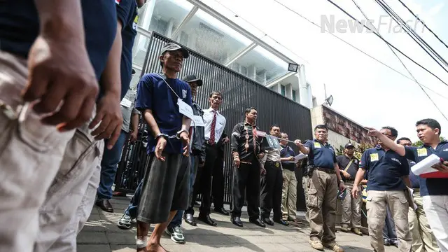 Rekonstruksi perampokan di kawasan Pulomas, Jakarta Timur, yang menyebabkan tewasnya 6 penghuni rumah digelar. Ada 75 adegan yang akan diperagakan ulang dalam rekonstruksi tersebut