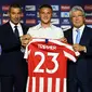 Kieran Trippier resmi diperkenalkan sebagai pemain anyar Atletico Madrid pada Kamis (18/7/2019) sore waktu setempat. (AFP/GABRIEL BOUYS)