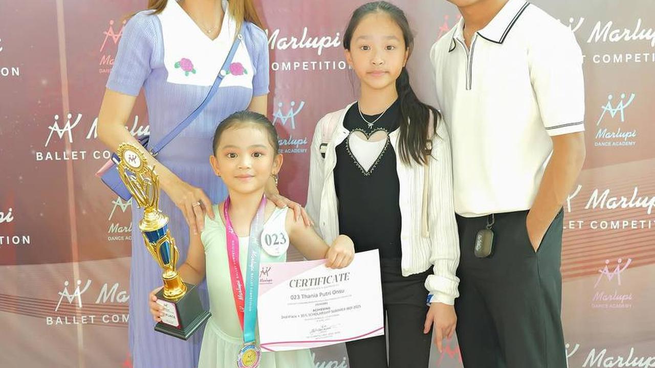 8 Potret Support Sarwendah Temani Anak Kompetisi Balet, Bangga Dapat Emas