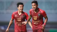 Sempat tertinggal lebih dahulu akibat gol bunuh diri Edo Febriansah, Rans Nusantara FC berhasil come back dan memukul balik tamunya Barito Putera dengan kemenangan 2-1 dalam laga pekan ke-7 BRI Liga 1 2022/2023, Senin (29/8/2022) malam di Stadion Pakansari, Bogor. Dua gol kemenangan Rans yang memastikan klub milik Raffi Ahmad meraih kemenangan perdananya musim ini dipersembahkan lewat dua gol legiun asingnya asal Brasil, Wander Luiz. (Bola.com/Bagaskara Lazuardi)