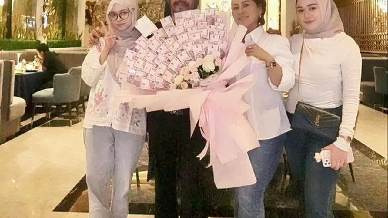 7 Potret Limbad Rayakan Ultah Istri, Kekompakan Dua Putrinya Curi Perhatian